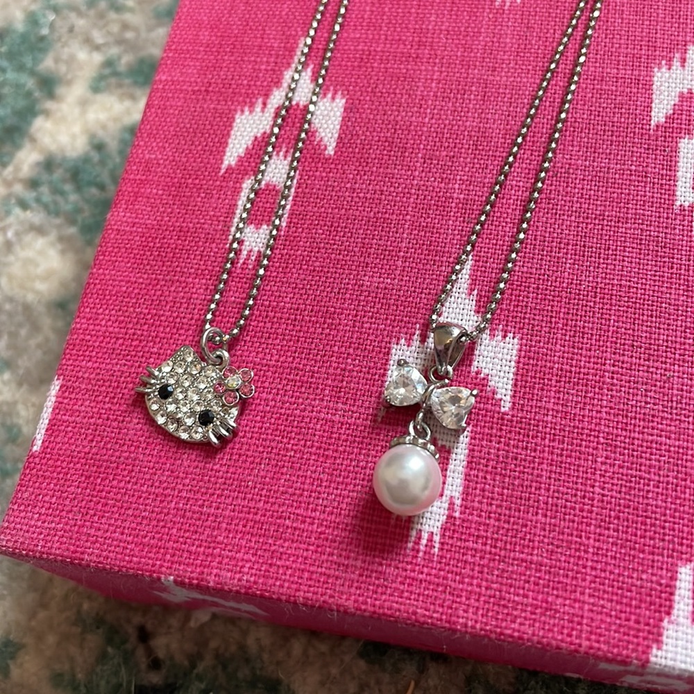 Bundle | Hello Kitty and pearl bow necklaces ✨